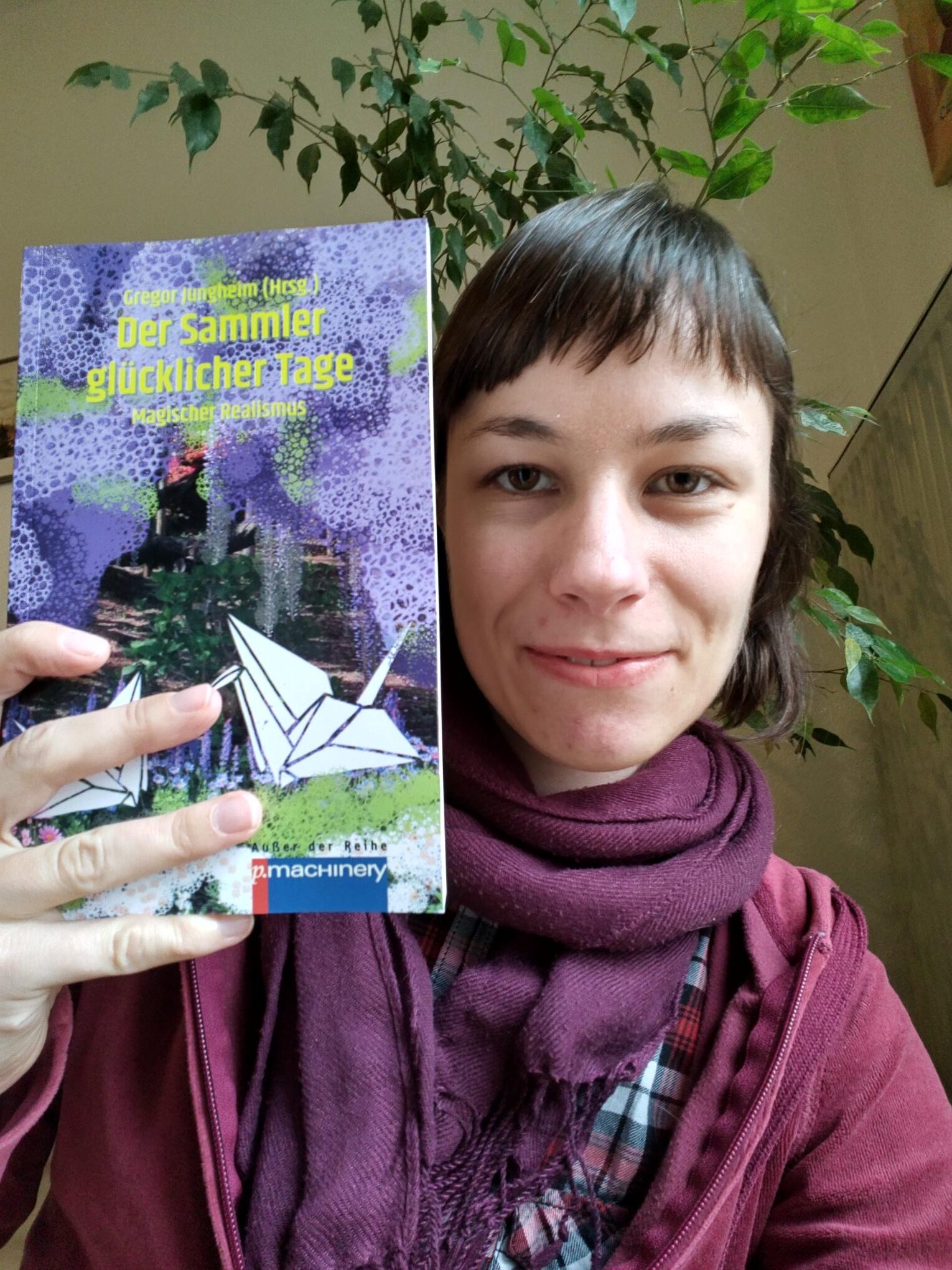 Foto von mir mit "Der Sammler glücklicher Tage – Magischer Realismus"